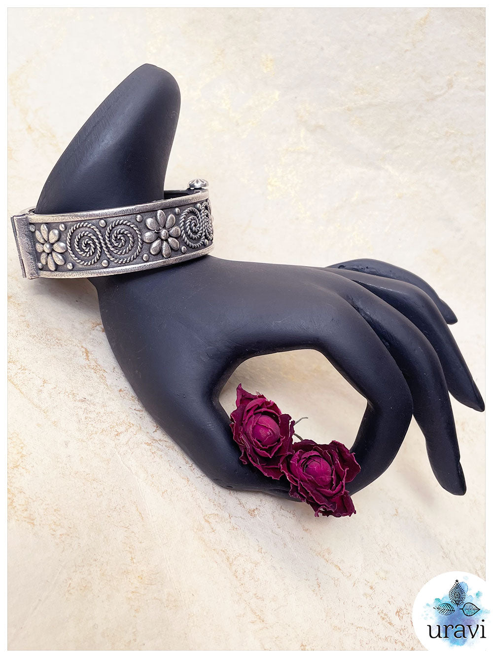 Pustaini Silver Replica Kada