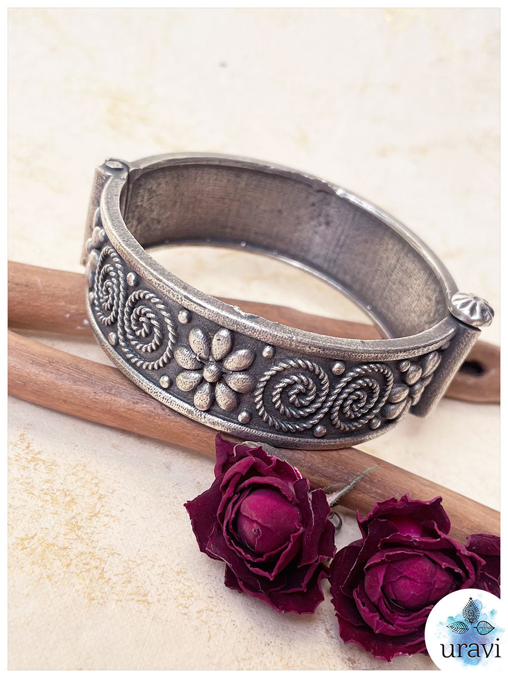 Pustaini Silver Replica Kada