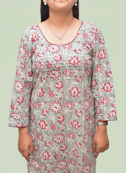 Taru – Sage Grey Kurta with Red-White Floral Dabu Print & Pin-Tucked Sleeves